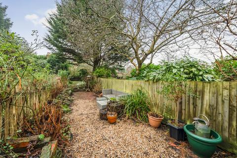 5 Sandrock, Haslemere, GU27 2PS