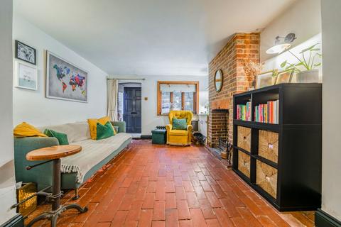 5 Sandrock, Haslemere, GU27 2PS