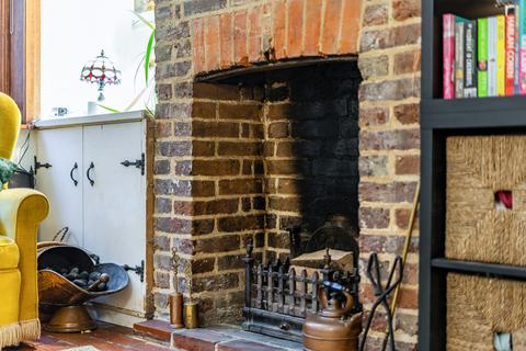 5 Sandrock, Haslemere, GU27 2PS