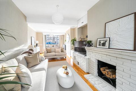142 Ravenscroft Road, Beckenham, BR3 4TW