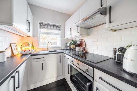 142 Ravenscroft Road, Beckenham, BR3 4TW