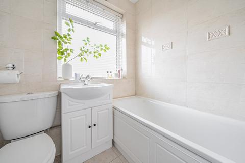 142 Ravenscroft Road, Beckenham, BR3 4TW