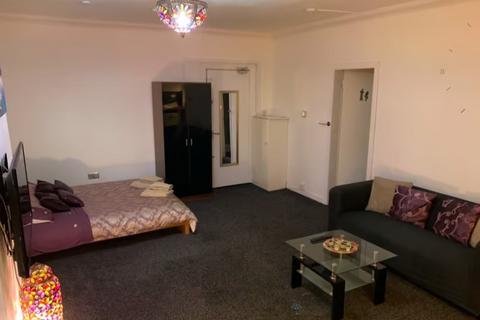 Studio to rent, Oakfield Ave, Glasgow G12