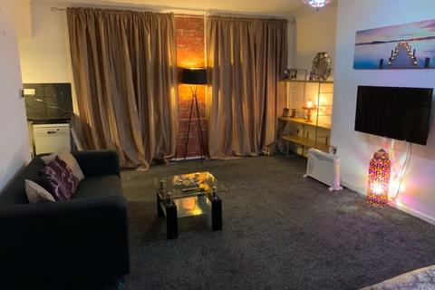 Studio to rent, Oakfield Ave, Glasgow G12