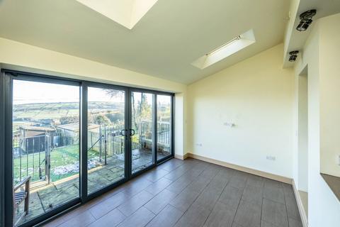 3 bedroom terraced house for sale, Krumlin Road, Halifax HX4