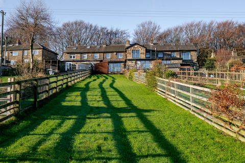 3 bedroom terraced house for sale, Krumlin Road, Halifax HX4