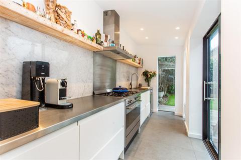 4 Lyal Road, London, E3 5QG