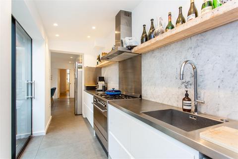 4 Lyal Road, London, E3 5QG