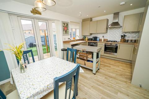 3 bedroom semi-detached house for sale, Hadrian Crescent, Leighton Buzzard