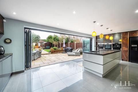 4 bedroom detached house for sale, Rowan Walk, Hornchurch