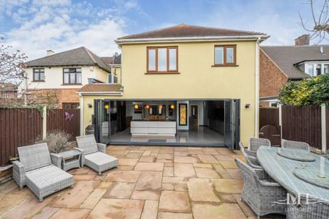 4 bedroom detached house for sale, Rowan Walk, Hornchurch