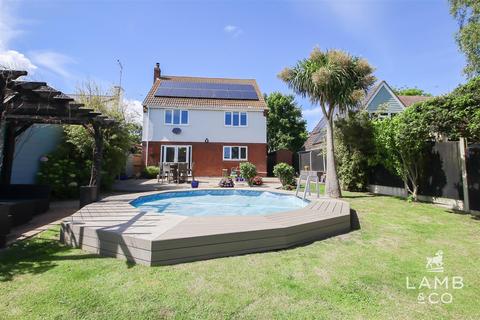 4 bedroom detached house for sale, Clacton Road, St. Osyth CO16