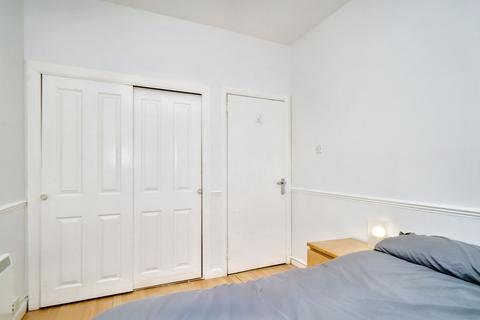 12/2 Abbey Lane, Edinburgh, EH8 8HH