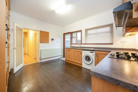 2 bedroom flat to rent, Albert Road South, Watford WD17