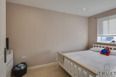 3 Calder Close, Mirfield, WF14 8JG