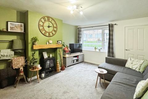 2 bedroom end of terrace house for sale, Aire Grove, Leeds LS19