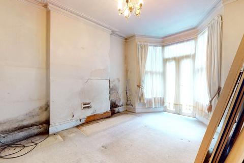 1 bedroom flat for sale, 15 Beresford Road, Chingford, E4 6ED