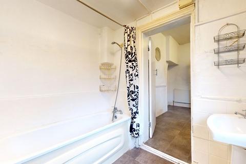 1 bedroom flat for sale, 15 Beresford Road, Chingford, E4 6ED