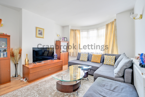 3 bedroom maisonette for sale, Tomswood Hill, IG6 2QS