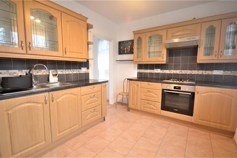 3 bedroom maisonette for sale, Tomswood Hill, IG6 2QS