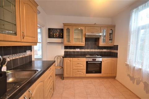 3 bedroom maisonette for sale, Tomswood Hill, IG6 2QS