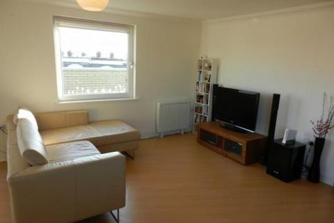 2 bedroom flat to rent, Montague House, Green lane, Ilford, IG3