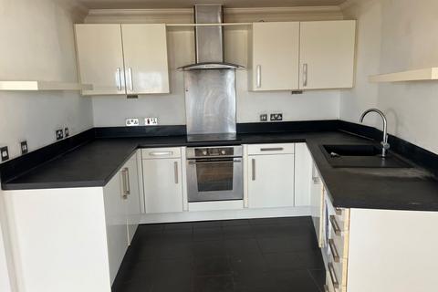 2 bedroom flat to rent, Montague House, Green lane, Ilford, IG3