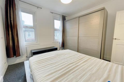 2 bedroom terraced house to rent, Aldworth Road, London