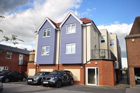 1 bedroom flat to rent, East Street Horsham RH12