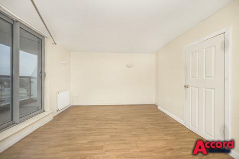 2 bedroom apartment for sale, Mercury Gardens, Romford, RM1