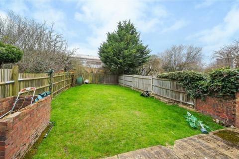 4 bedroom semi-detached house to rent, Elmer Gardens, Edgware HA8