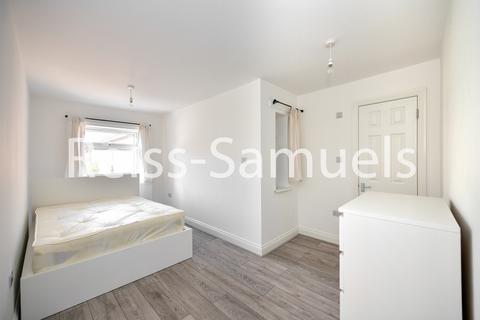 5 bedroom terraced house to rent, Lockesfield Place, London E14