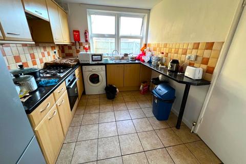 5 bedroom semi-detached house to rent, Caldecott Way, London E5