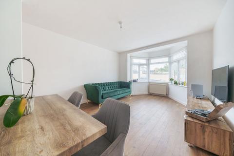 2 bedroom flat for sale, Norfolk Avenue, Leigh-On-Sea, SS9