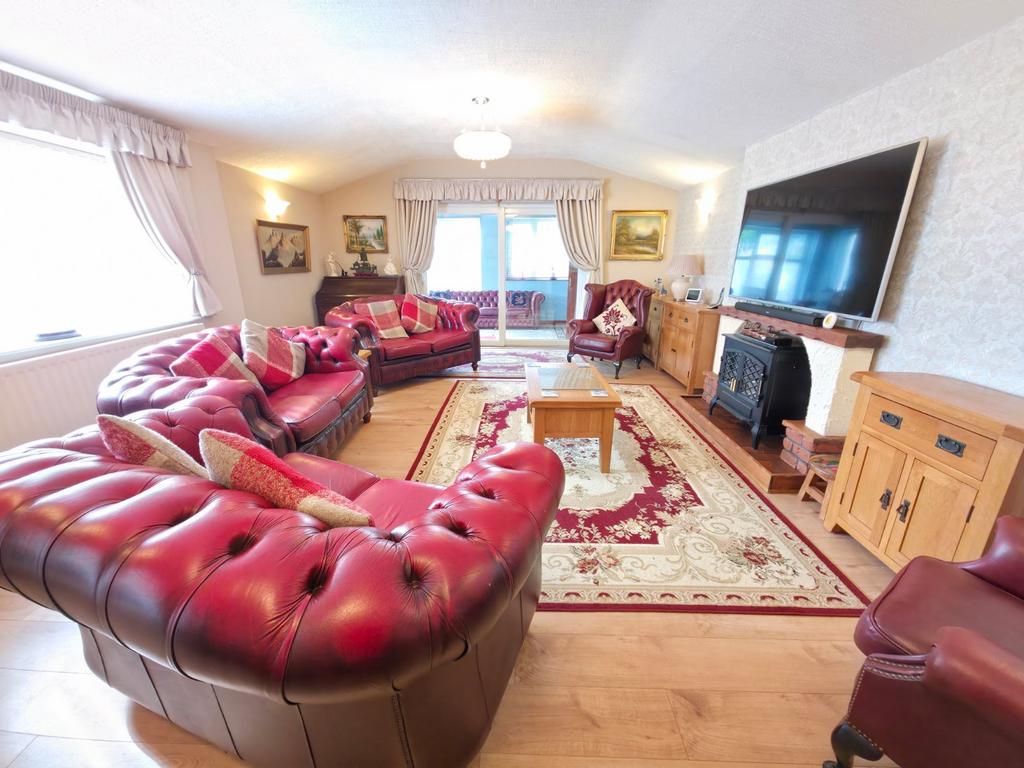 Lounge/ Dining Room