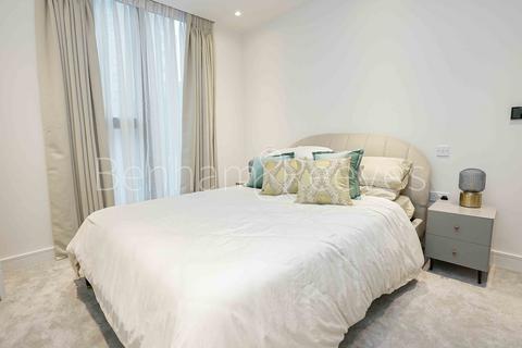 2 bedroom apartment to rent, Harcourt tower,  South Quay Plaza E14