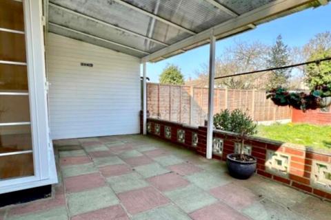 3 bedroom semi-detached house to rent, Anthony Road, Welling DA16