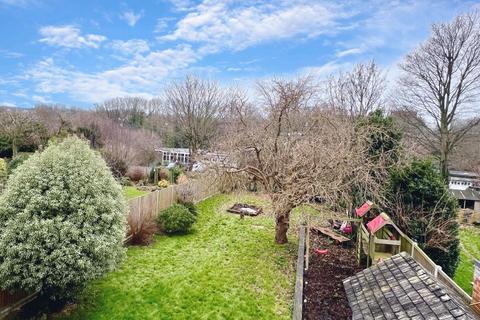 17 Alder Road, Folkestone, CT19 5BZ