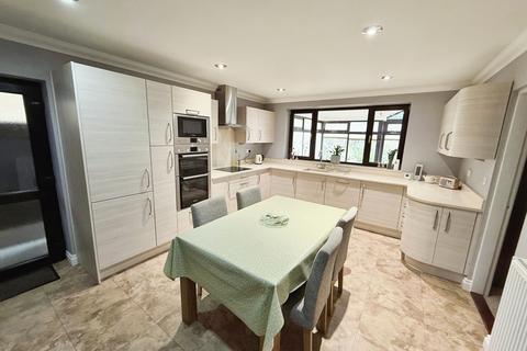 4 bedroom detached house for sale, Sketchley Road, Burbage