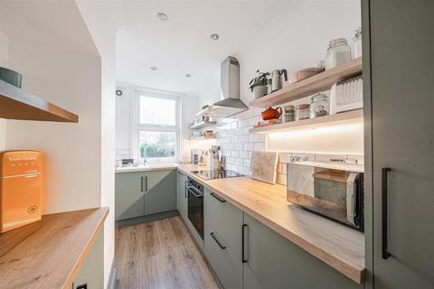 134a Ellerton Road, Surbiton, KT6 7TZ