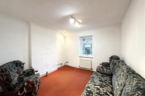 2 bedroom end of terrace house to rent, HEATH ROAD