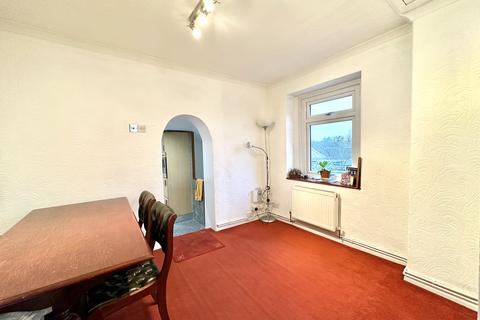 2 bedroom end of terrace house to rent, HEATH ROAD