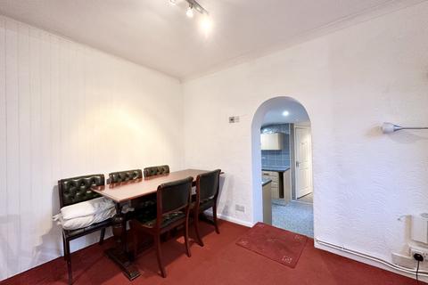 2 bedroom end of terrace house to rent, HEATH ROAD