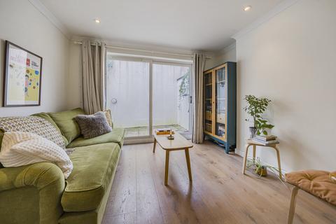 4, Vine Cottages Lancaster Park, Richmond, TW10 6AB