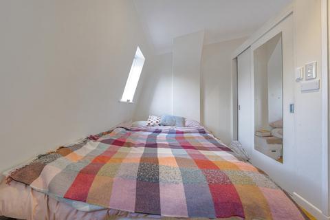 4, Vine Cottages Lancaster Park, Richmond, TW10 6AB