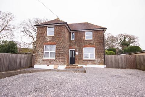 3 bedroom detached house to rent, Wyatts Lane, Cowes