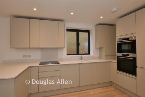 1 bedroom ground floor flat for sale, Forest View, Chingford