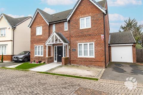 4 bedroom detached house for sale, Maple Lane, Wickford SS11