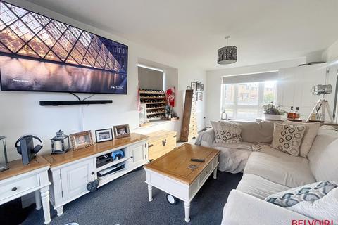 9 Amberoid Drive, Bishops Cleeve, Cheltenham, GL52 7ZX
