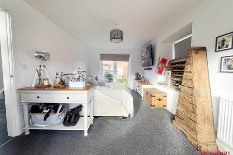 9 Amberoid Drive, Bishops Cleeve, Cheltenham, GL52 7ZX